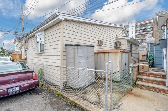 33 Alden Park 33, Bronx, NY 10465
