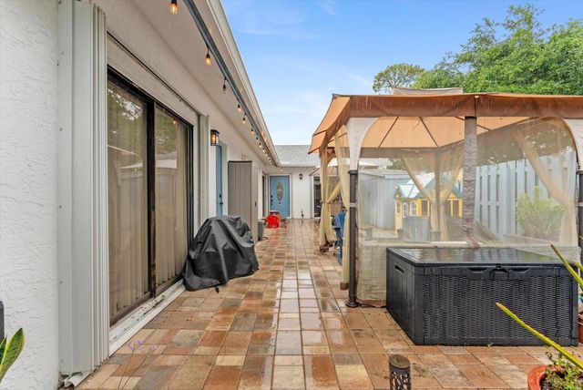 203 Timberlane Circle, Greenacres, FL 33463