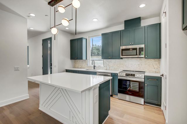 4127 E 12th ST 5, Austin, TX 78721