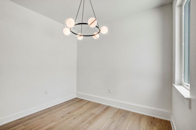 4127 E 12th ST 5, Austin, TX 78721
