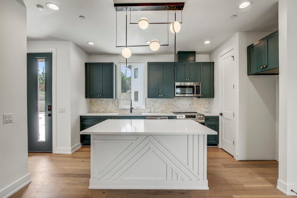 4127 E 12th ST 5, Austin, TX 78721
