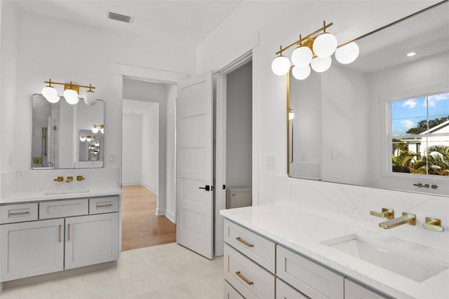 3904 GREENWOOD DRIVE, Tampa, FL 33611