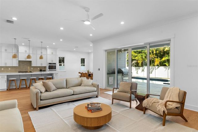 3904 GREENWOOD DRIVE, Tampa, FL 33611