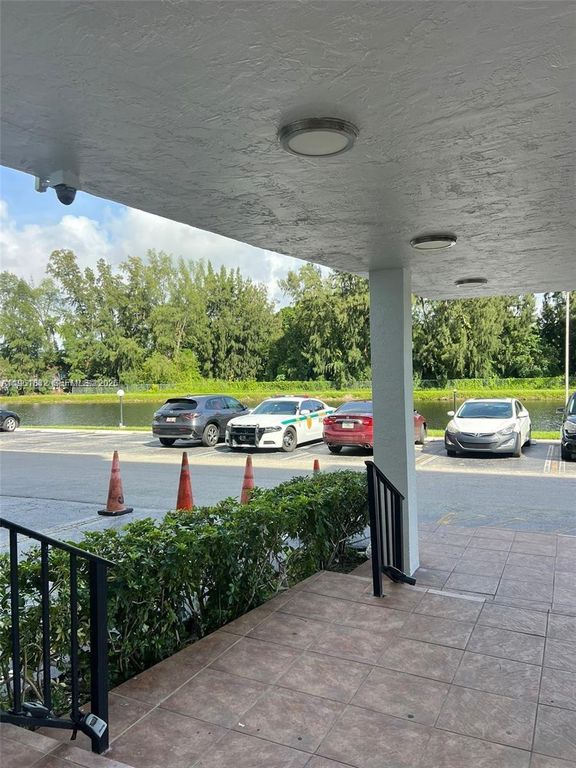 16465 NE 22nd Ave 217, North Miami Beach, FL 33160