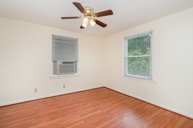 946 Youngs Ln, Nashville, TN 37207