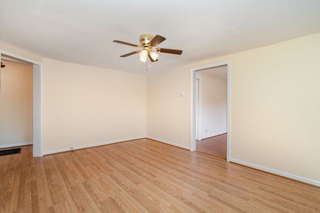 946 Youngs Ln, Nashville, TN 37207