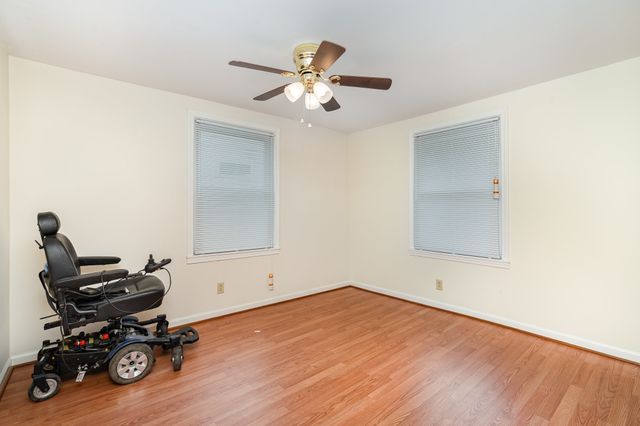 946 Youngs Ln, Nashville, TN 37207