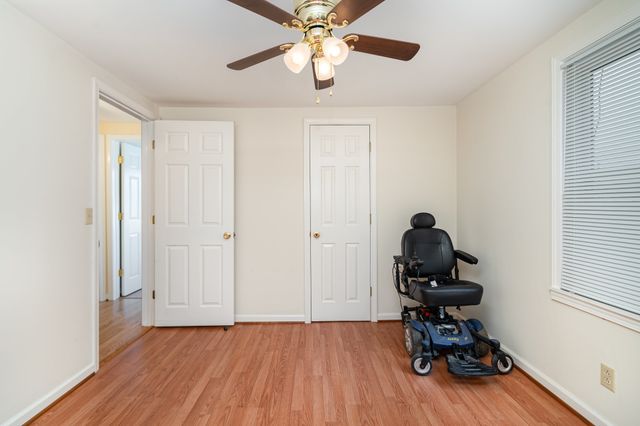 946 Youngs Ln, Nashville, TN 37207