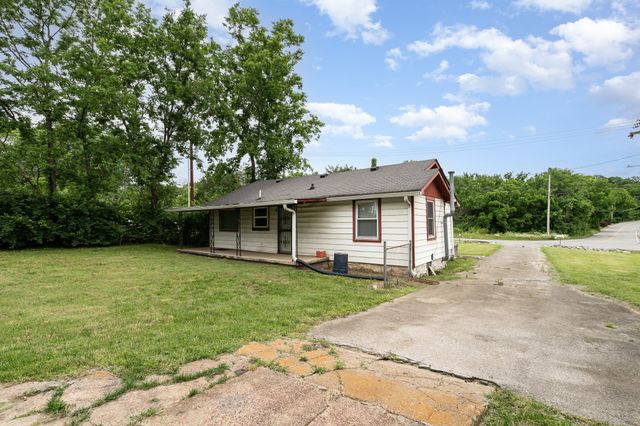 946 Youngs Ln, Nashville, TN 37207