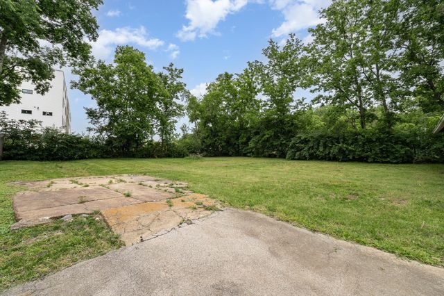 946 Youngs Ln, Nashville, TN 37207