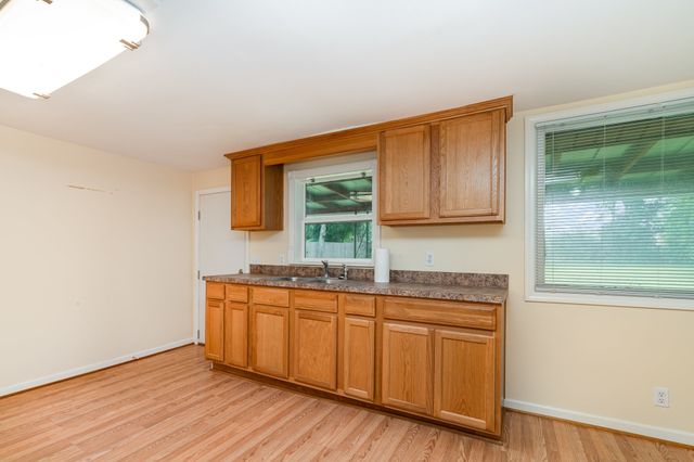 946 Youngs Ln, Nashville, TN 37207