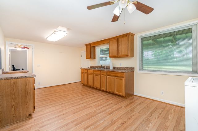 946 Youngs Ln, Nashville, TN 37207