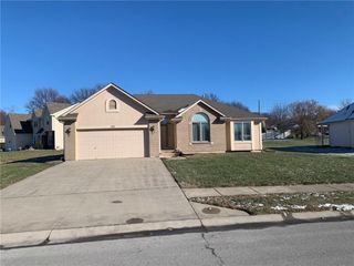105 N Lakeshore Drive, Raymore, MO 64083
