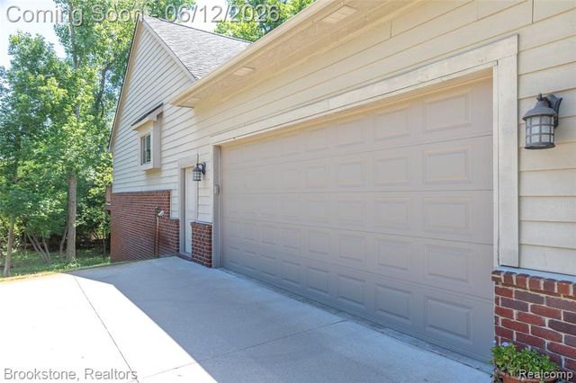 10295 Northridge Court, White Lake, MI 48386