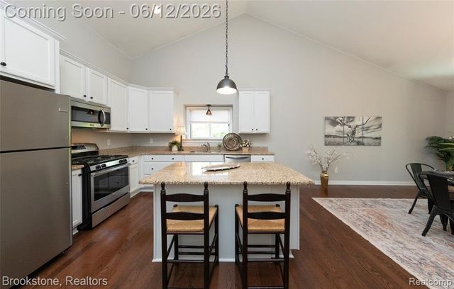 10295 Northridge Court, White Lake, MI 48386