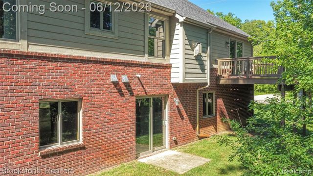 10295 Northridge Court, White Lake, MI 48386