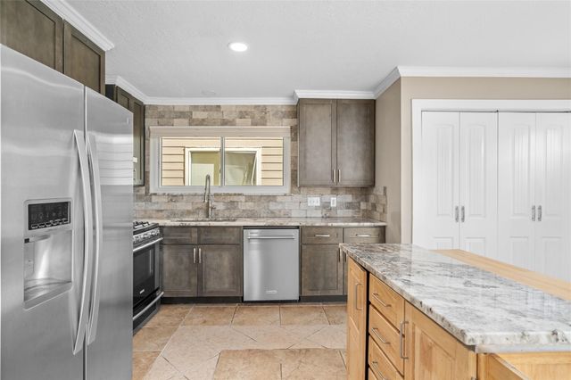 3718 W Traditions Court, Houston, TX 77082