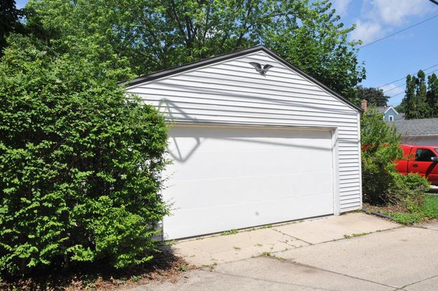 3400 N 89th STREET, Milwaukee, WI 53222