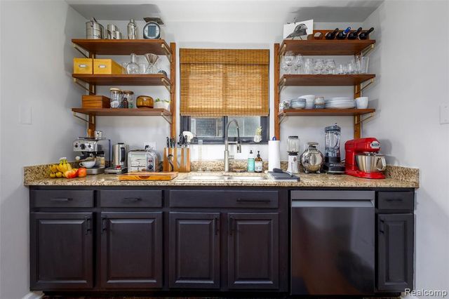 3930 Yorkshire Road, Detroit, MI 48224