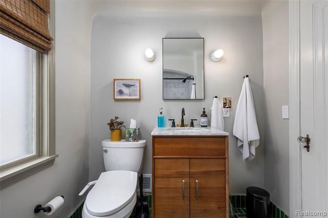 3930 Yorkshire Road, Detroit, MI 48224