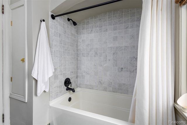 3930 Yorkshire Road, Detroit, MI 48224