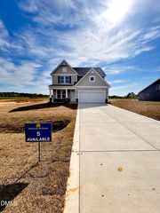 102 Maverick Lane, Dunn, NC 28334