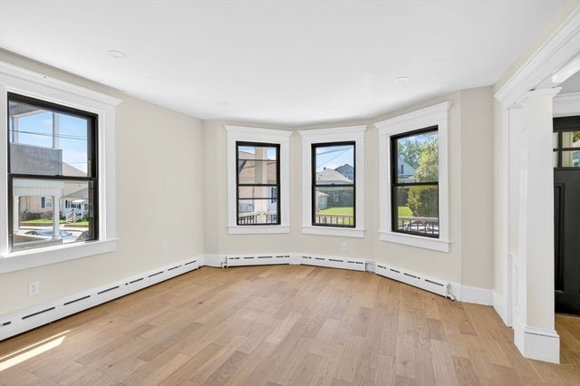 4 Norwell St, Dartmouth, MA 02748