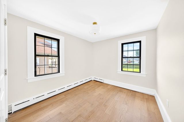4 Norwell St, Dartmouth, MA 02748