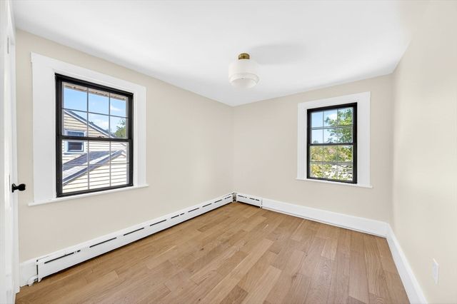 4 Norwell St, Dartmouth, MA 02748