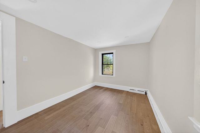 4 Norwell St, Dartmouth, MA 02748