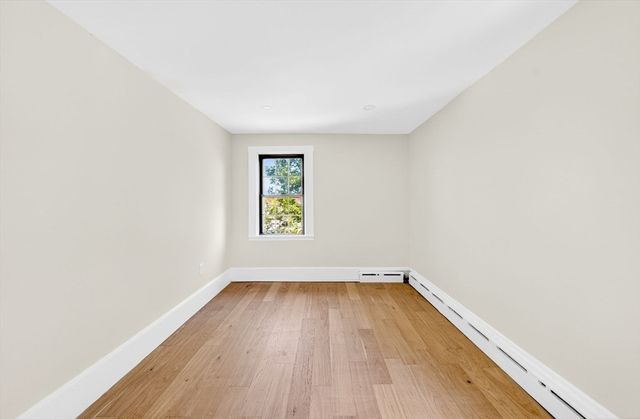 4 Norwell St, Dartmouth, MA 02748