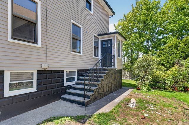 4 Norwell St, Dartmouth, MA 02748