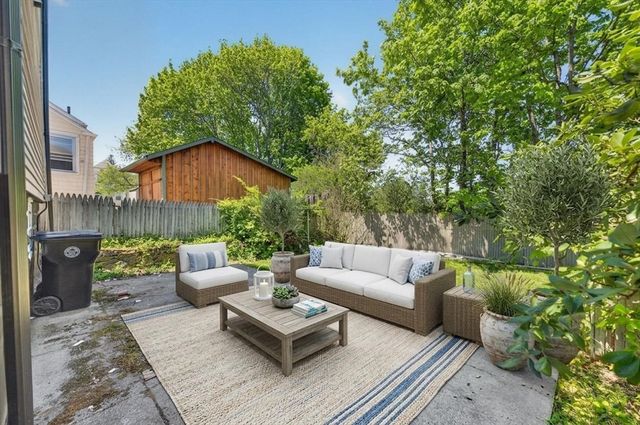 4 Norwell St, Dartmouth, MA 02748