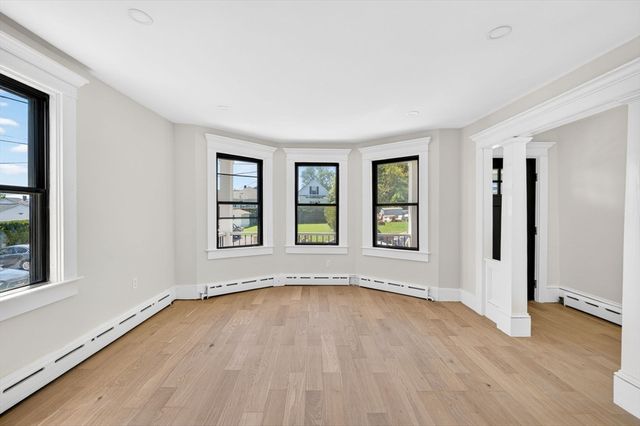 4 Norwell St, Dartmouth, MA 02748
