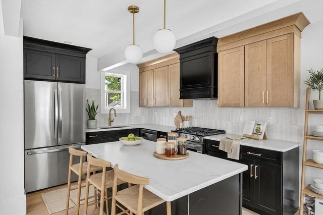 4 Norwell St, Dartmouth, MA 02748