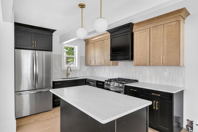 4 Norwell St, Dartmouth, MA 02748