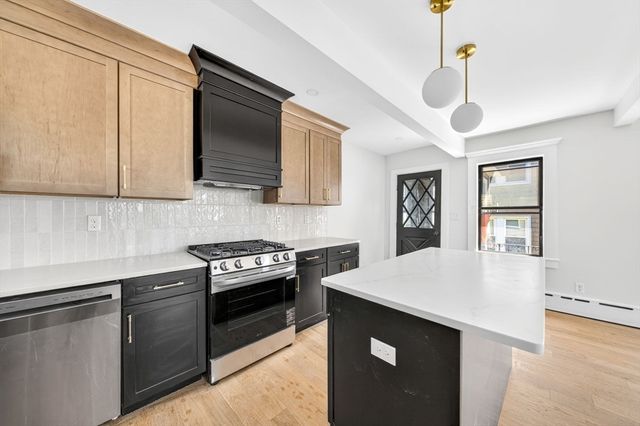 4 Norwell St, Dartmouth, MA 02748