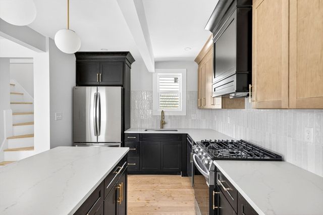 4 Norwell St, Dartmouth, MA 02748