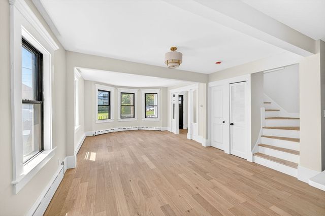 4 Norwell St, Dartmouth, MA 02748