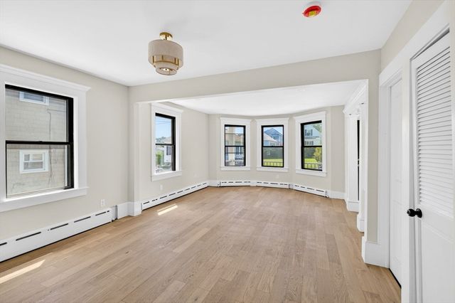 4 Norwell St, Dartmouth, MA 02748