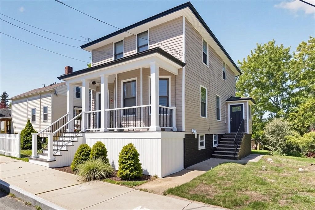 4 Norwell St, Dartmouth, MA 02748