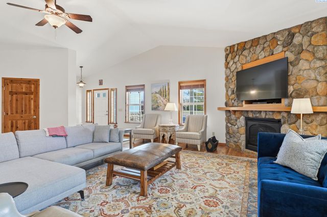 6004 Glenbrook Loop, West Richland, WA 99353