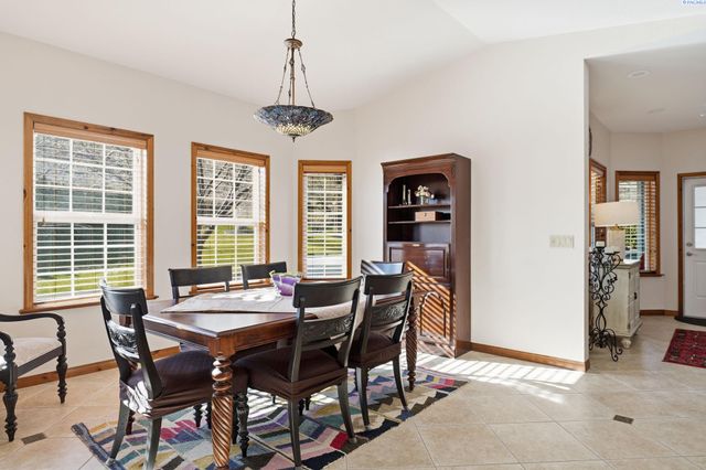 6004 Glenbrook Loop, West Richland, WA 99353