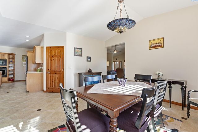 6004 Glenbrook Loop, West Richland, WA 99353