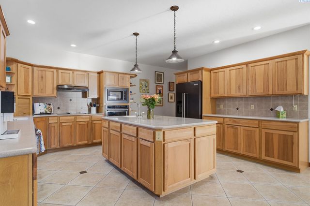 6004 Glenbrook Loop, West Richland, WA 99353