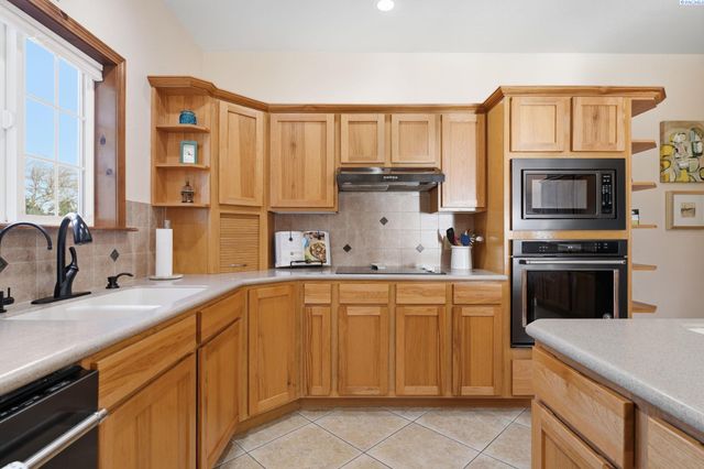 6004 Glenbrook Loop, West Richland, WA 99353