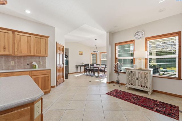 6004 Glenbrook Loop, West Richland, WA 99353