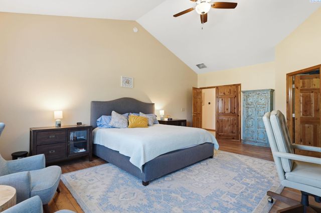 6004 Glenbrook Loop, West Richland, WA 99353