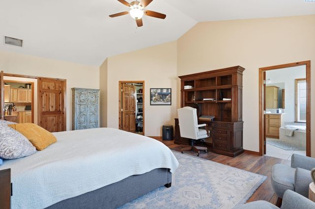 6004 Glenbrook Loop, West Richland, WA 99353