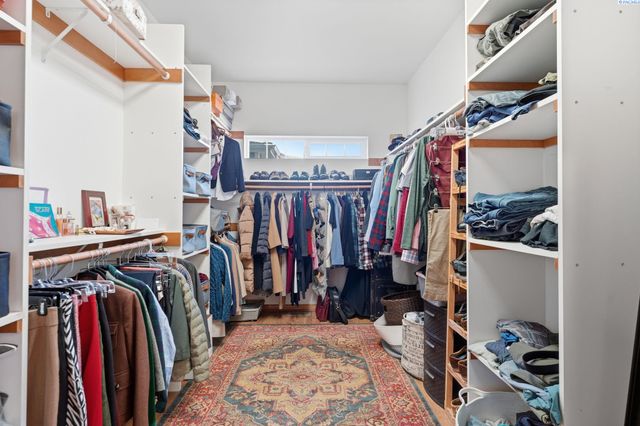 6004 Glenbrook Loop, West Richland, WA 99353